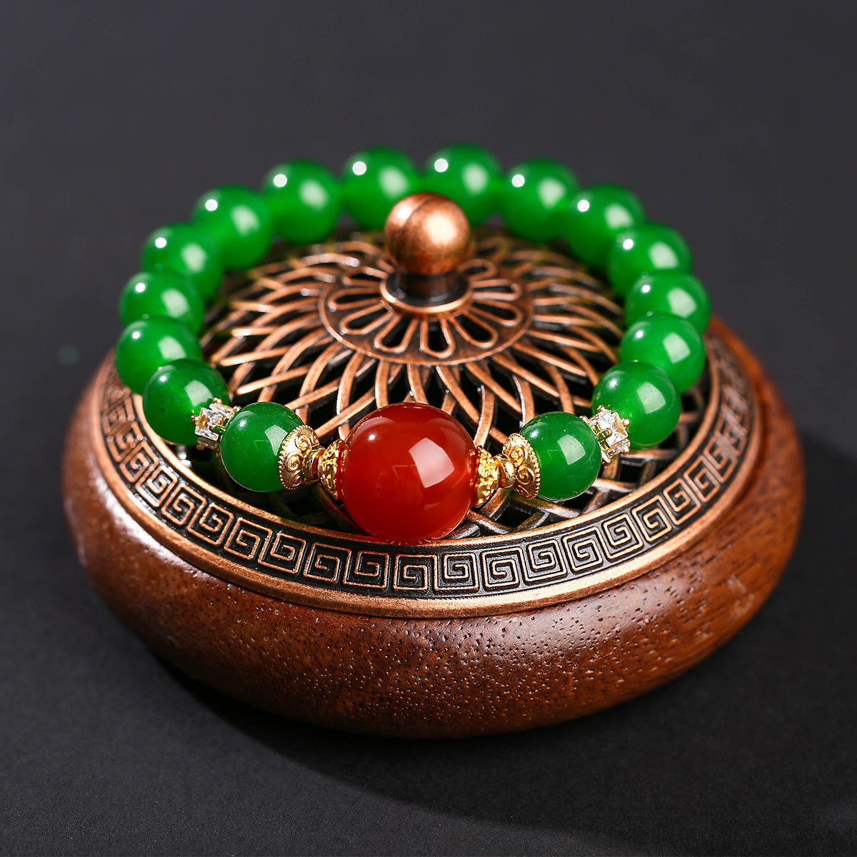 Green-Jade-Bracelet-Meaning-and-Benefits